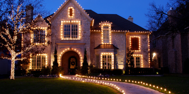 Want Help Hanging Your Christmas Lights this Year?